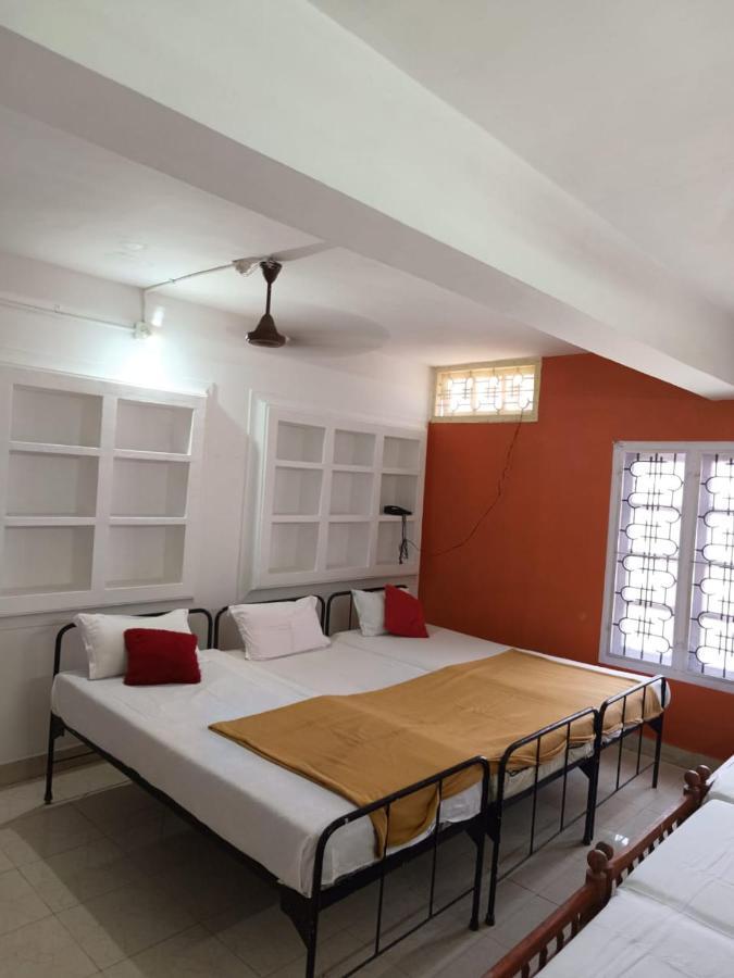 Prathiba Residency Hotel โกลลัม ภายนอก รูปภาพ