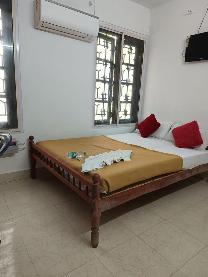 Prathiba Residency Hotel โกลลัม ภายนอก รูปภาพ